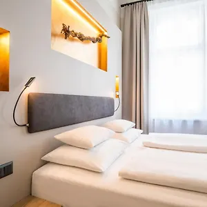 4* מלון Rathaus - Wein & Design